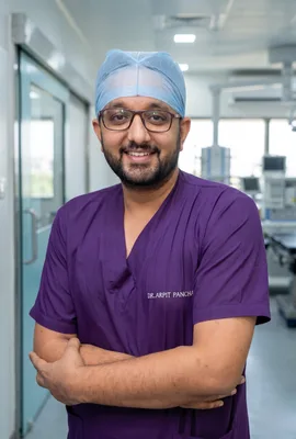 Surgeon in a surgical hospital in Vadodara